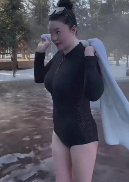 勒紧的泳衣视频,揭秘健身塑形新潮流